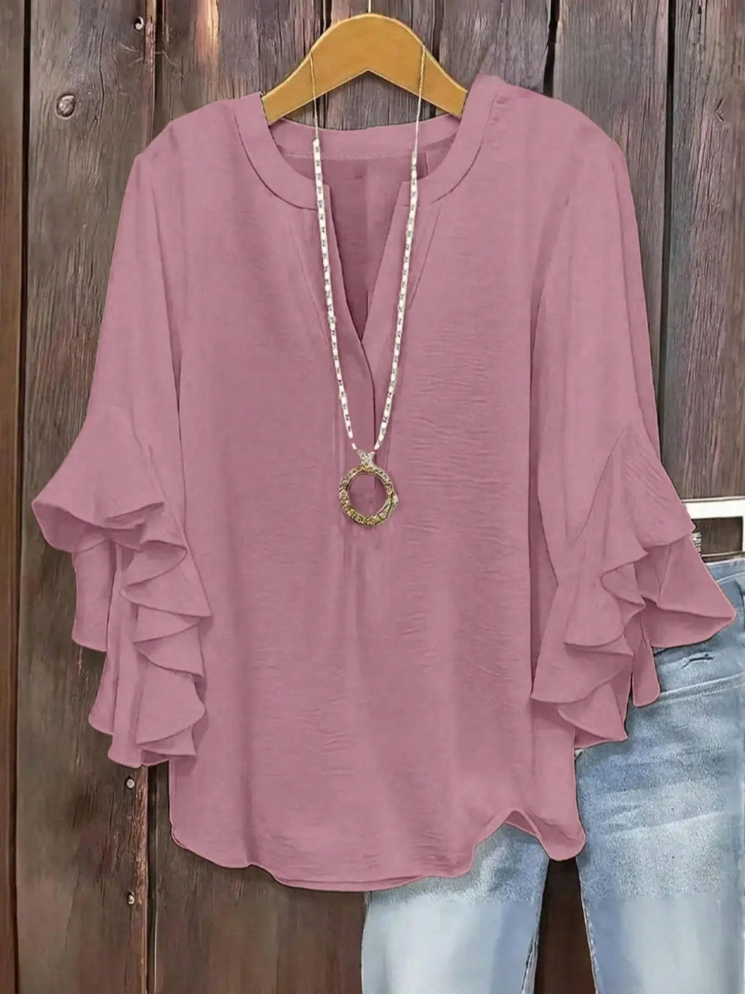 Ada | Camicia con collo a V e maniche a balze, elegante motivo floreale, comoda e alla moda, perfetta per un look casual