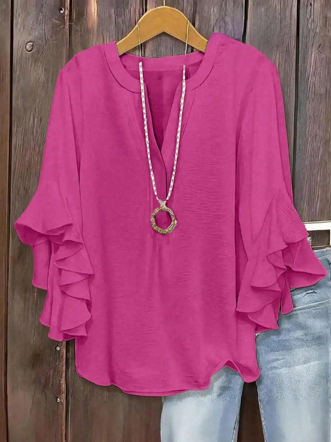 Ada | Camicia con collo a V e maniche a balze, elegante motivo floreale, comoda e alla moda, perfetta per un look casual