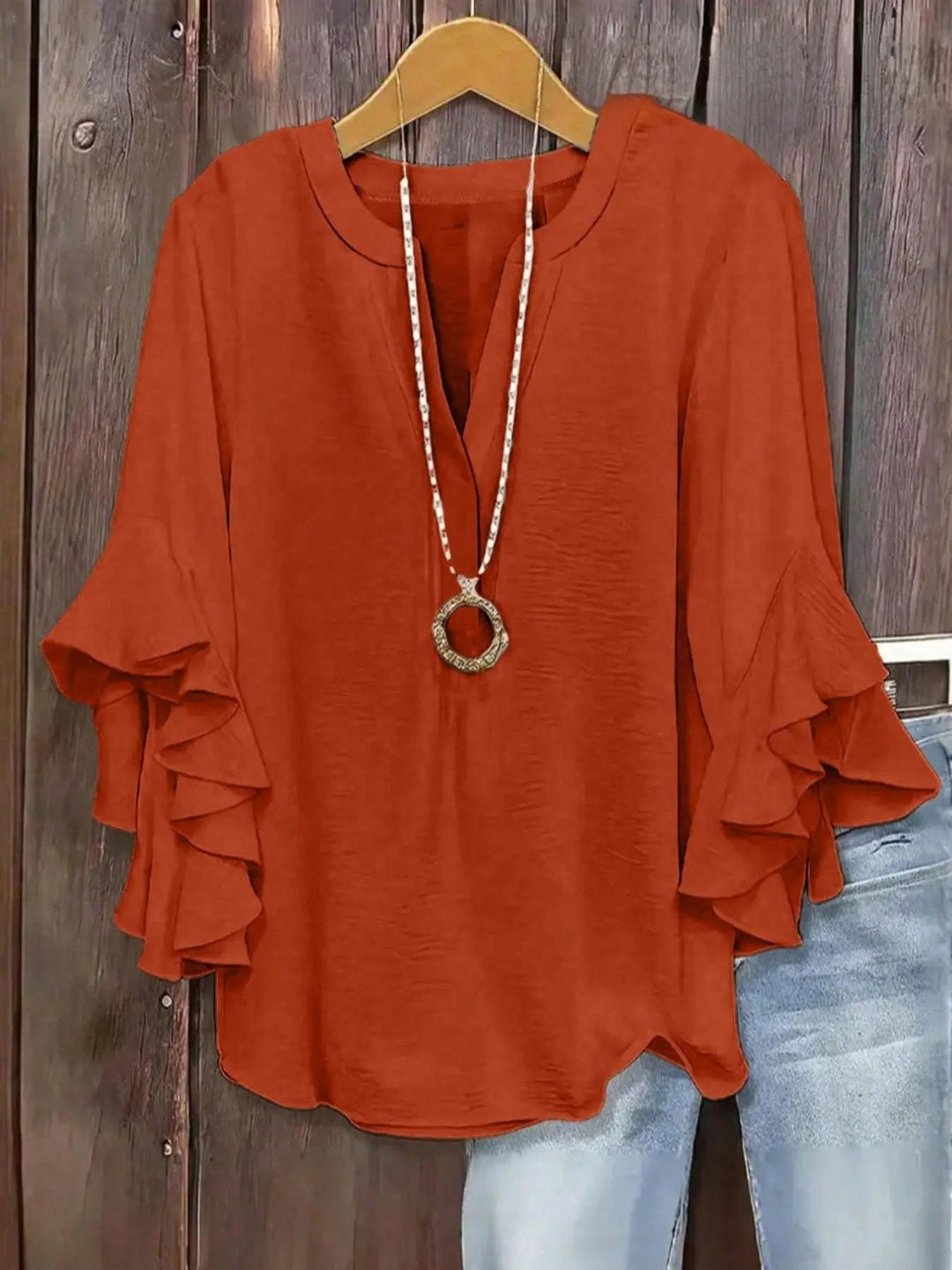 Ada | Camicia con collo a V e maniche a balze, elegante motivo floreale, comoda e alla moda, perfetta per un look casual