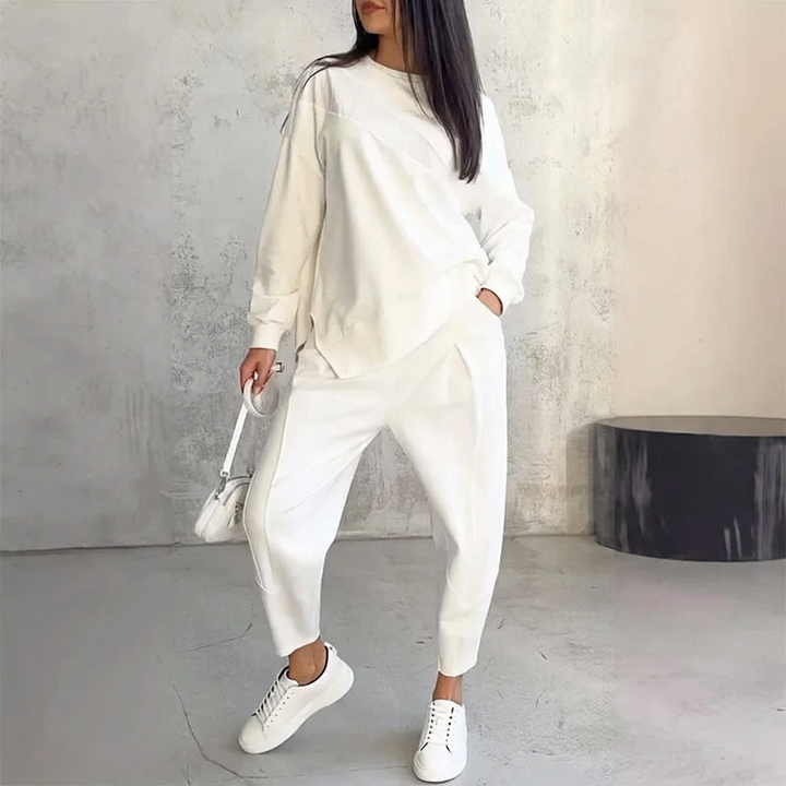 Gloria | Completo da donna con felpa a maniche lunghe e pantaloni con orlo irregolare.