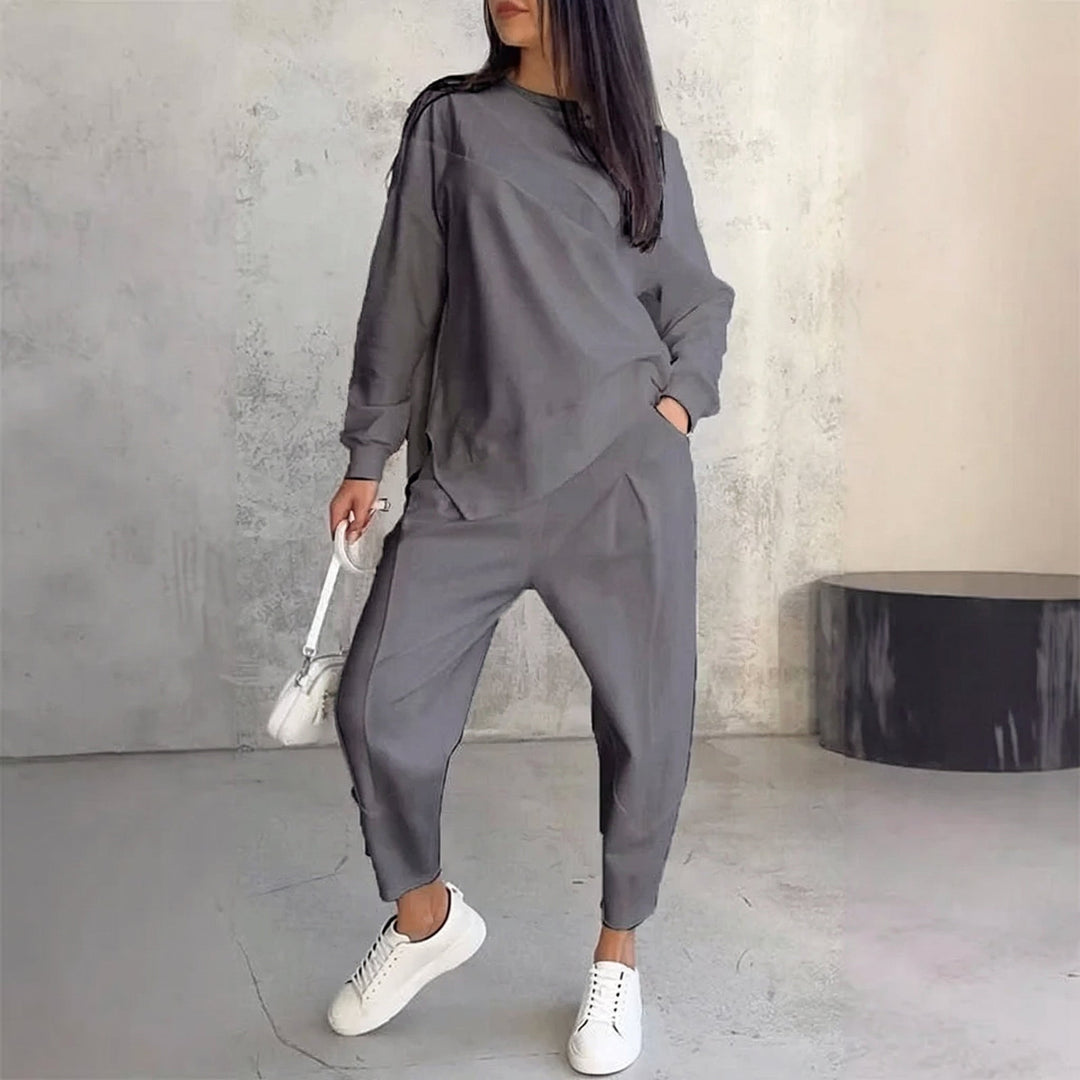 Gloria | Completo da donna con felpa a maniche lunghe e pantaloni con orlo irregolare.