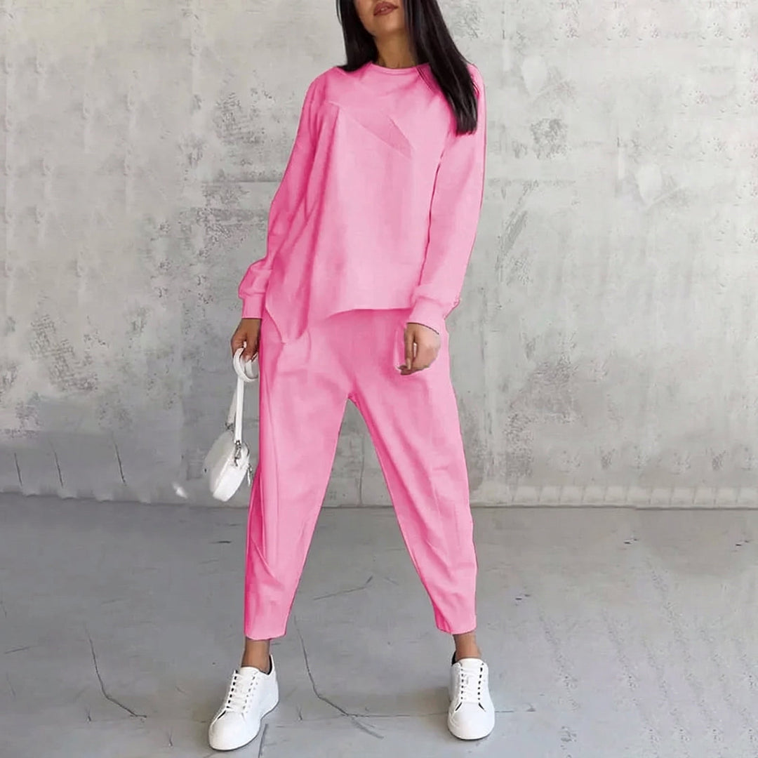 Gloria | Completo da donna con felpa a maniche lunghe e pantaloni con orlo irregolare.