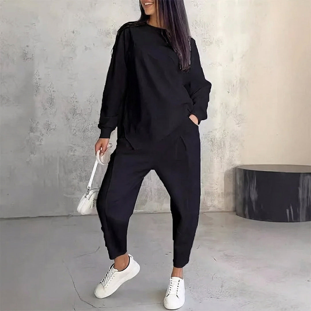 Gloria | Completo da donna con felpa a maniche lunghe e pantaloni con orlo irregolare.
