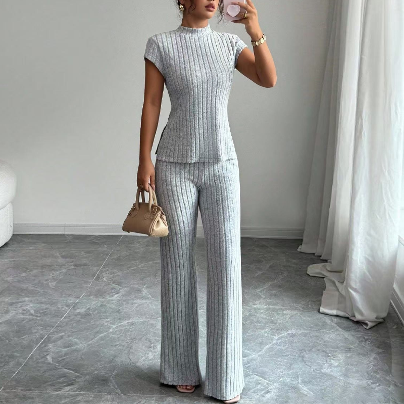 Floriana | Completo di due pezzi composto da un elegante top e pantaloni a gamba larga